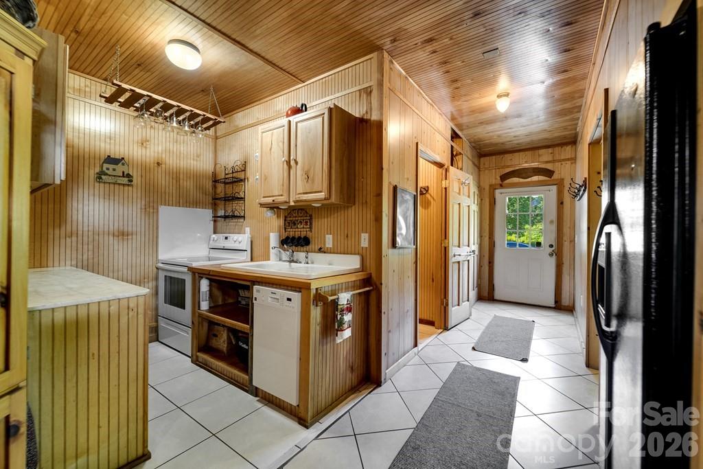 54 Barnwood Way Whittier NC 28789