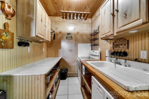 54 Barnwood Way Whittier NC 28789