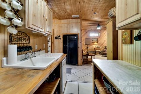 54 Barnwood Way Whittier NC 28789