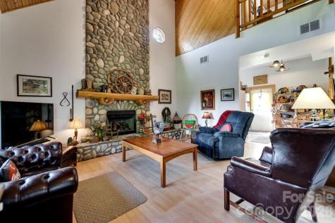 54 Barnwood Way Whittier NC 28789