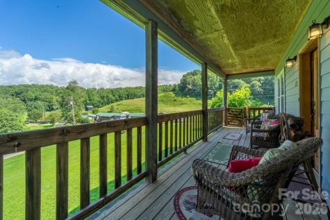 54 Barnwood Way Whittier NC 28789