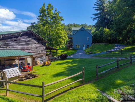 54 Barnwood Way Whittier NC 28789