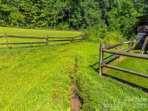 54 Barnwood Way Whittier NC 28789
