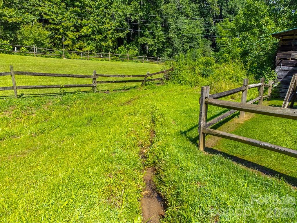 54 Barnwood Way Whittier NC 28789