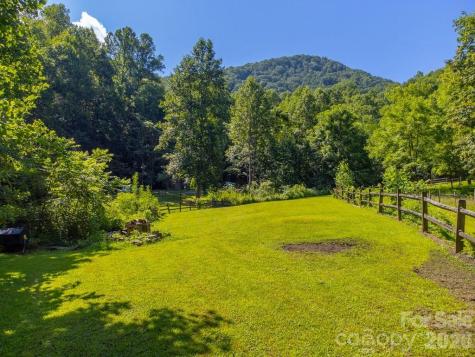 54 Barnwood Way Whittier NC 28789