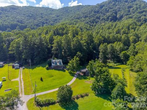 54 Barnwood Way Whittier NC 28789