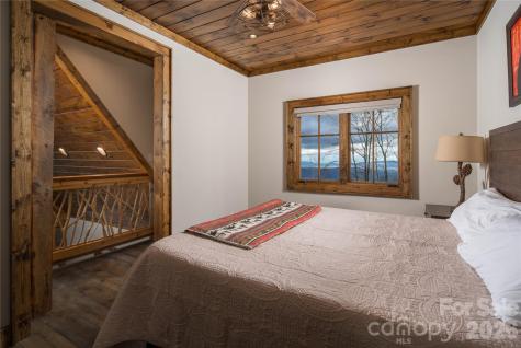 72 Golden Eagle Trail Banner Elk NC 28622