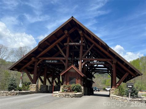 72 Golden Eagle Trail Banner Elk NC 28622