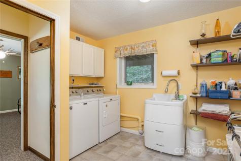 99 Meadowbrook Circle Brevard NC 28712