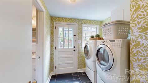 1419 Cavendish Court Charlotte NC 28211