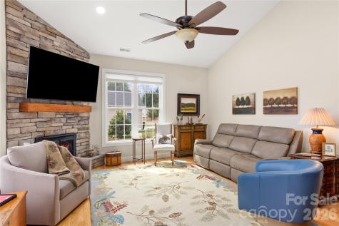 1123 King George Court Lenoir NC 28645