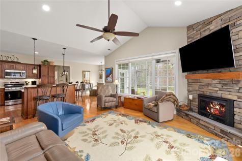 1123 King George Court Lenoir NC 28645
