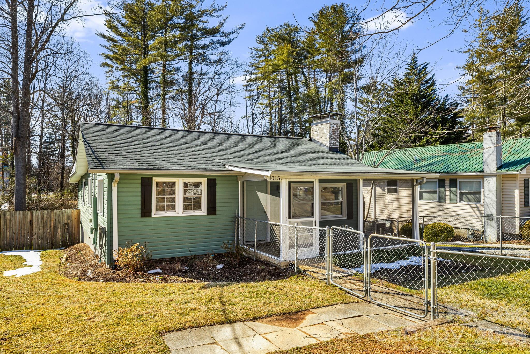 1015 Mountain View Street Hendersonville NC 28739