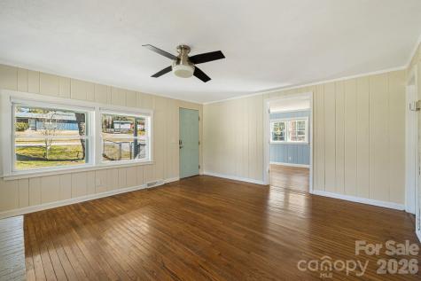 1015 Mountain View Street Hendersonville NC 28739