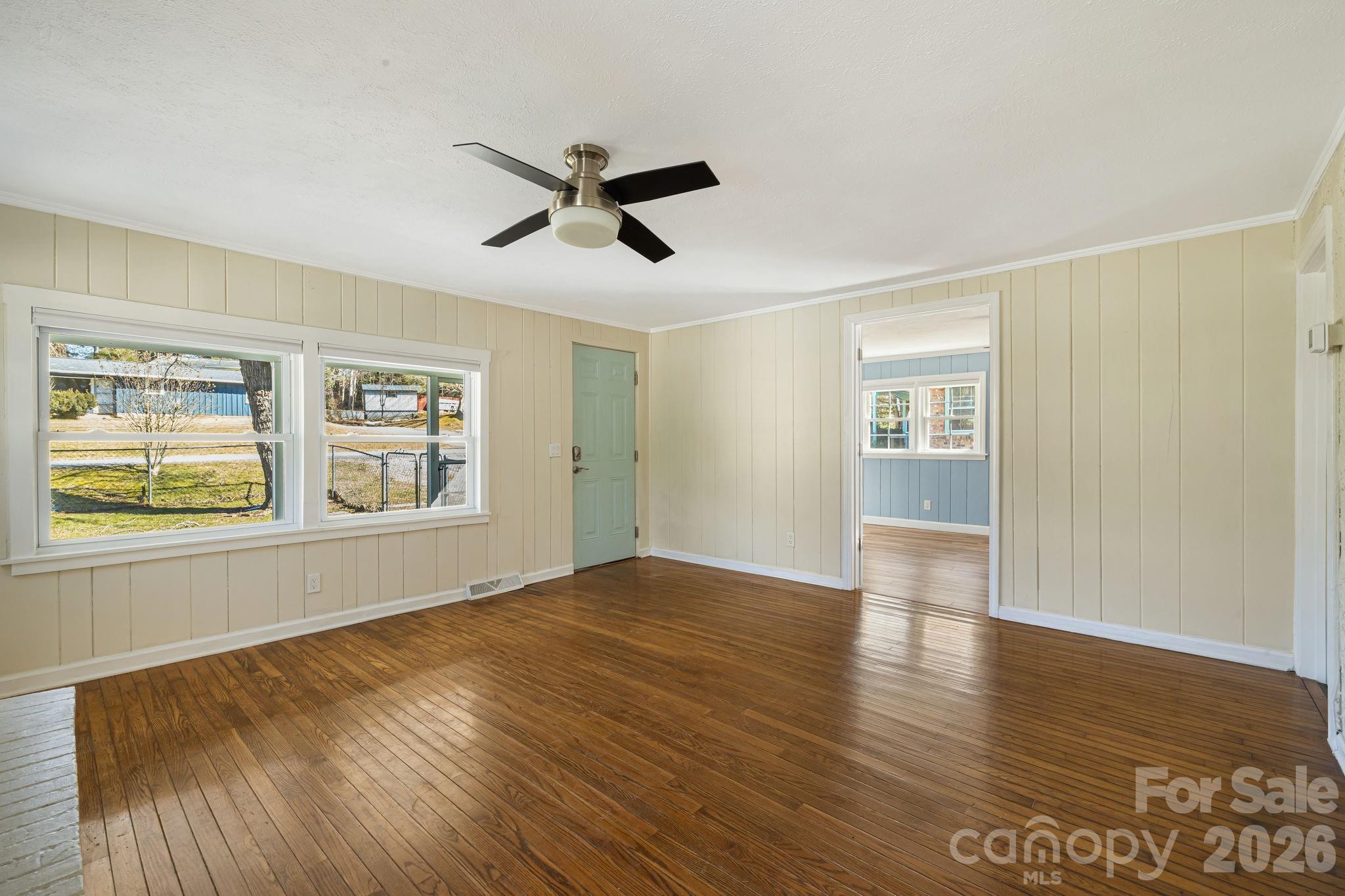 1015 Mountain View Street Hendersonville NC 28739