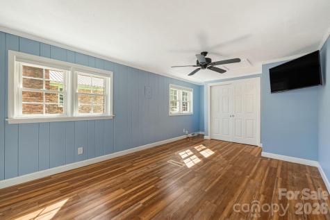 1015 Mountain View Street Hendersonville NC 28739