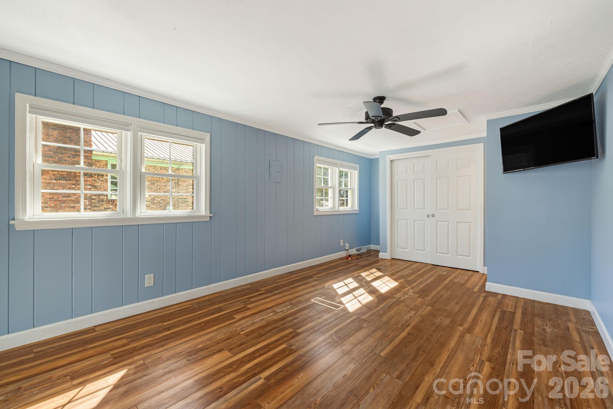 1015 Mountain View Street Hendersonville NC 28739