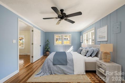 1015 Mountain View Street Hendersonville NC 28739