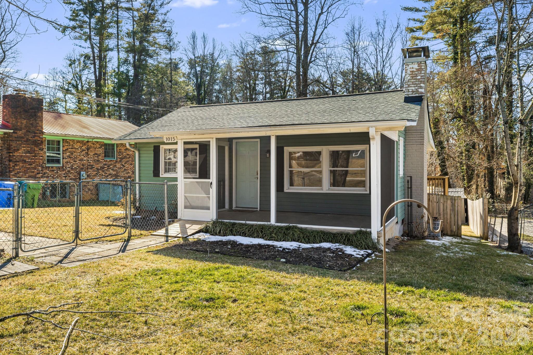 1015 Mountain View Street Hendersonville NC 28739