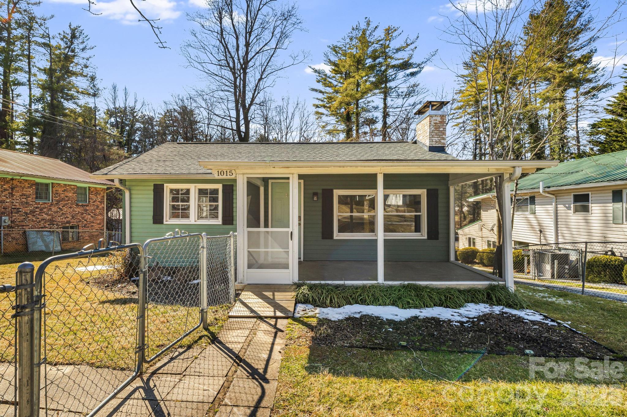 1015 Mountain View Street Hendersonville NC 28739