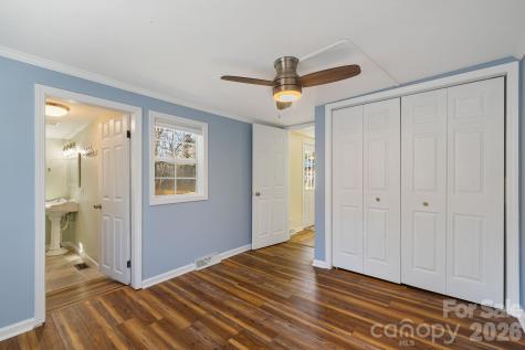 1015 Mountain View Street Hendersonville NC 28739