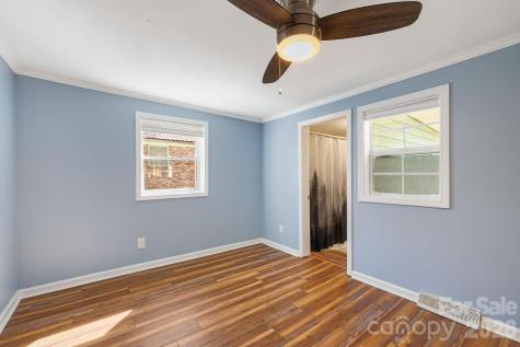 1015 Mountain View Street Hendersonville NC 28739