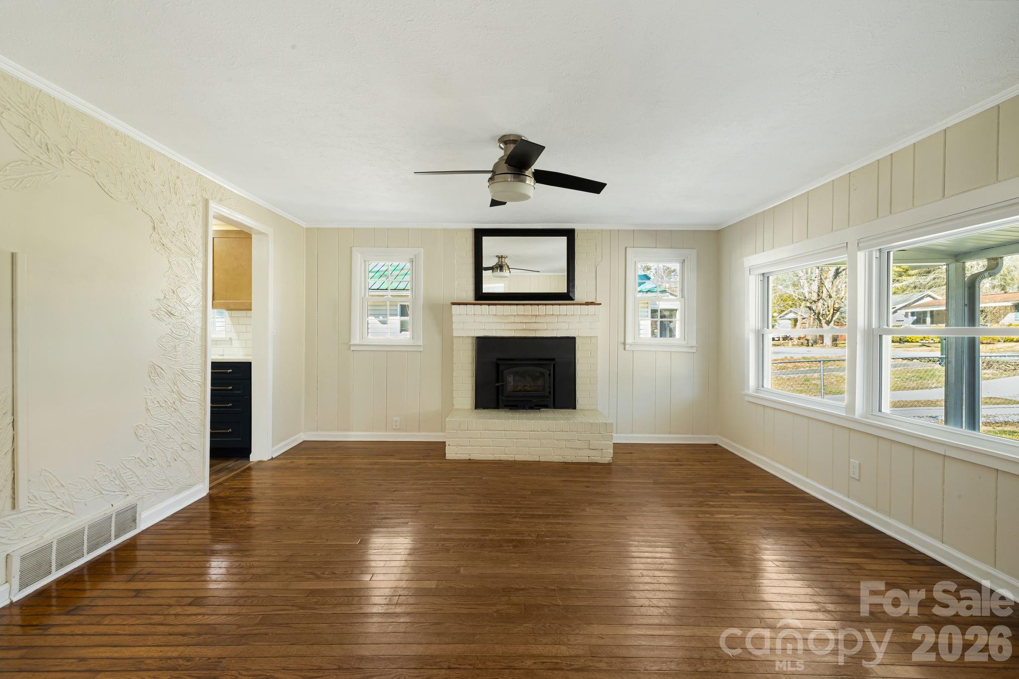 1015 Mountain View Street Hendersonville NC 28739