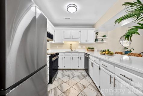 16 Spears Avenue Asheville NC 28801