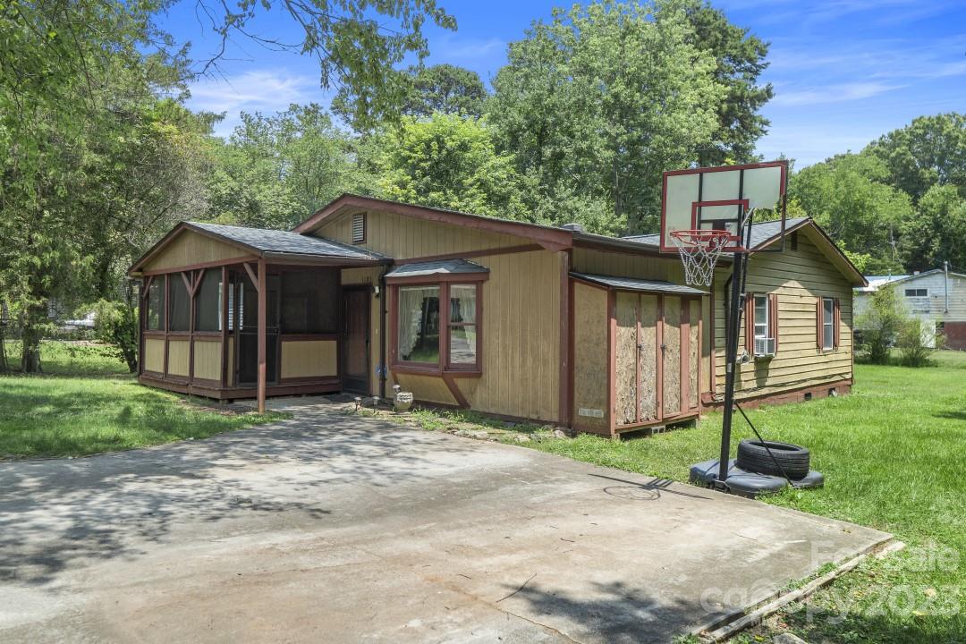 1105 Wall Street Statesville NC 28677