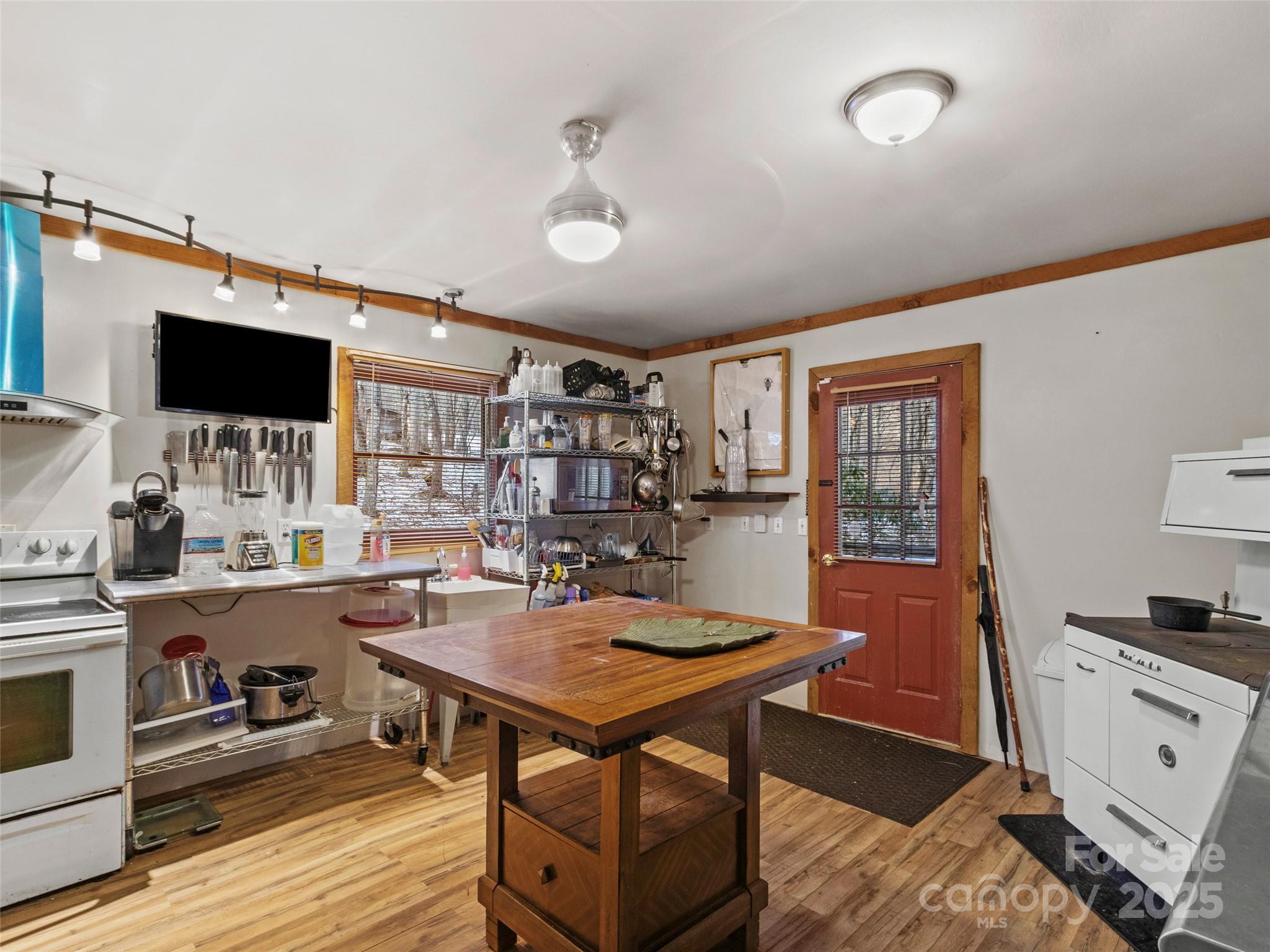 1571 Roaring Fork Road Burnsville NC 28714