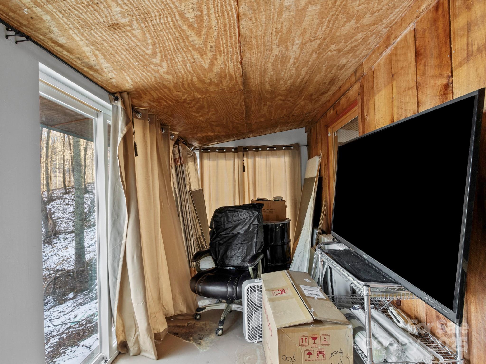 1571 Roaring Fork Road Burnsville NC 28714