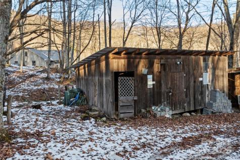 1571 Roaring Fork Road Burnsville NC 28714
