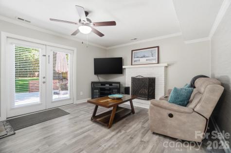 8616 Longbriar Drive Charlotte NC 28212