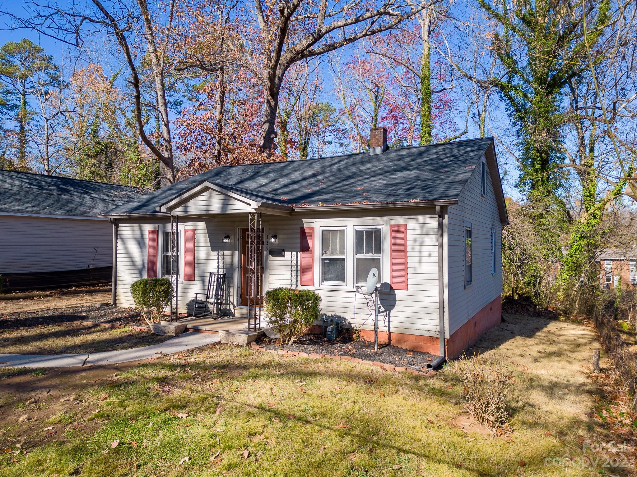 135 10th Avenue SE Hickory NC 28602