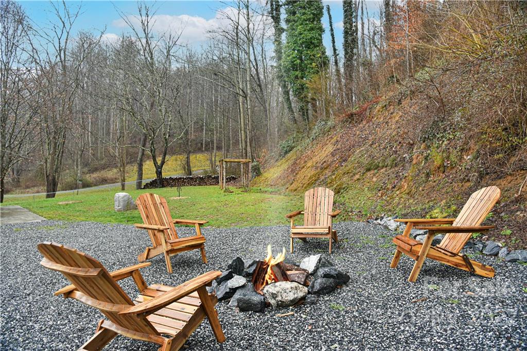 8525 Us 25/70 Highway Marshall NC 28753