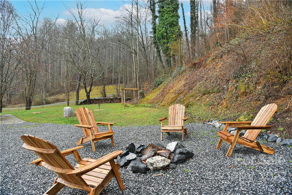 8525 Us 25/70 Highway Marshall NC 28753