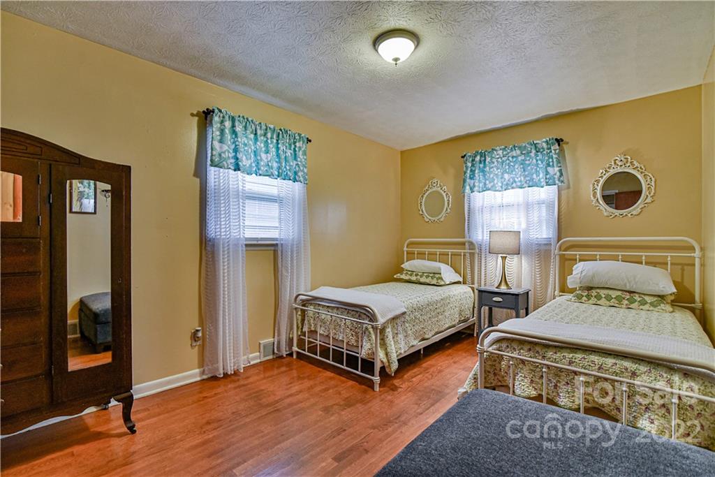 8525 Us 25/70 Highway Marshall NC 28753