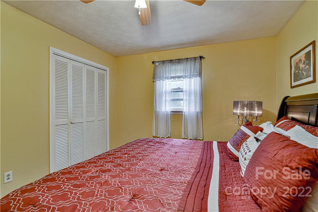 8525 Us 25/70 Highway Marshall NC 28753