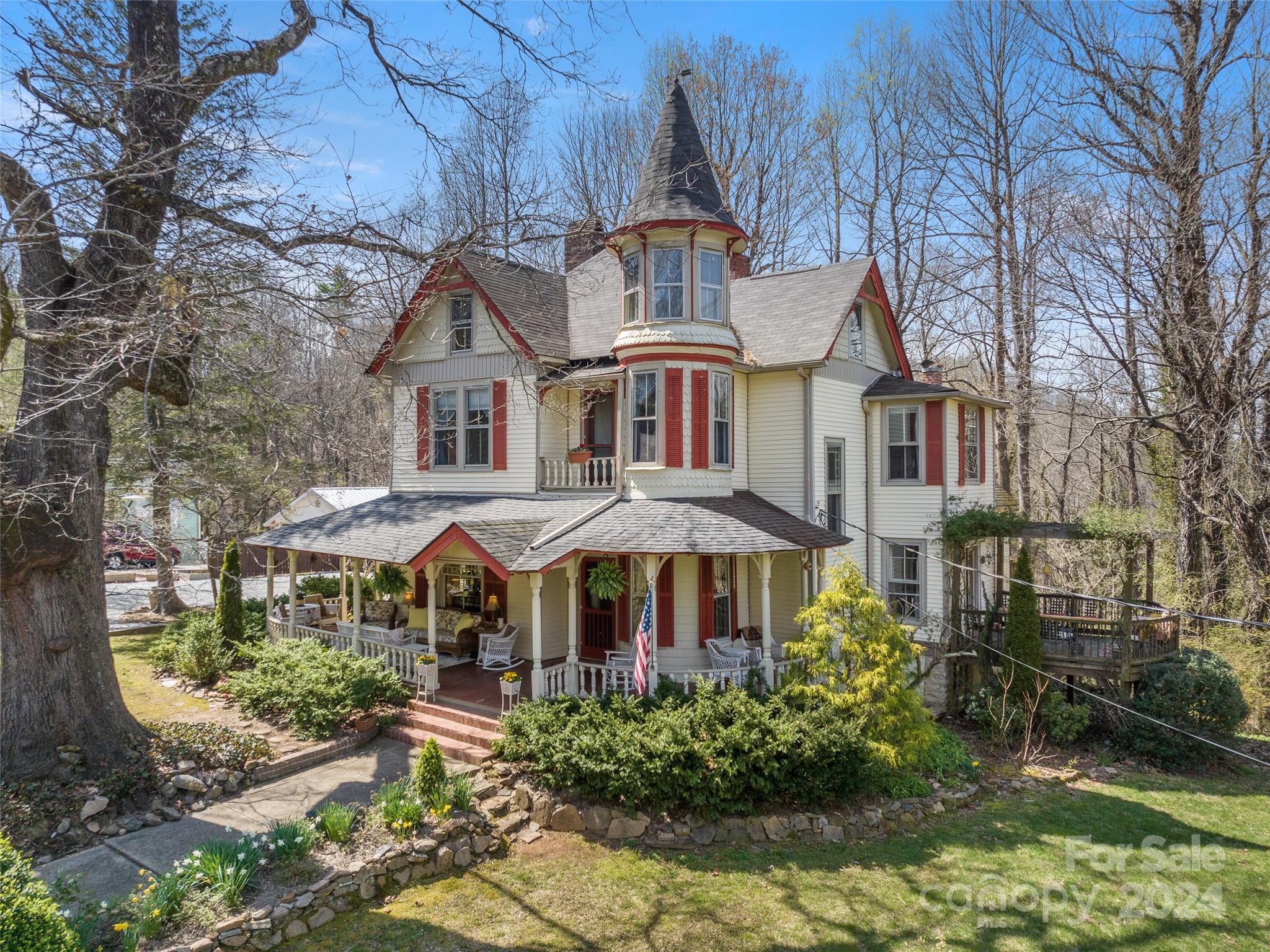 339 Greenville Street Saluda NC 28773