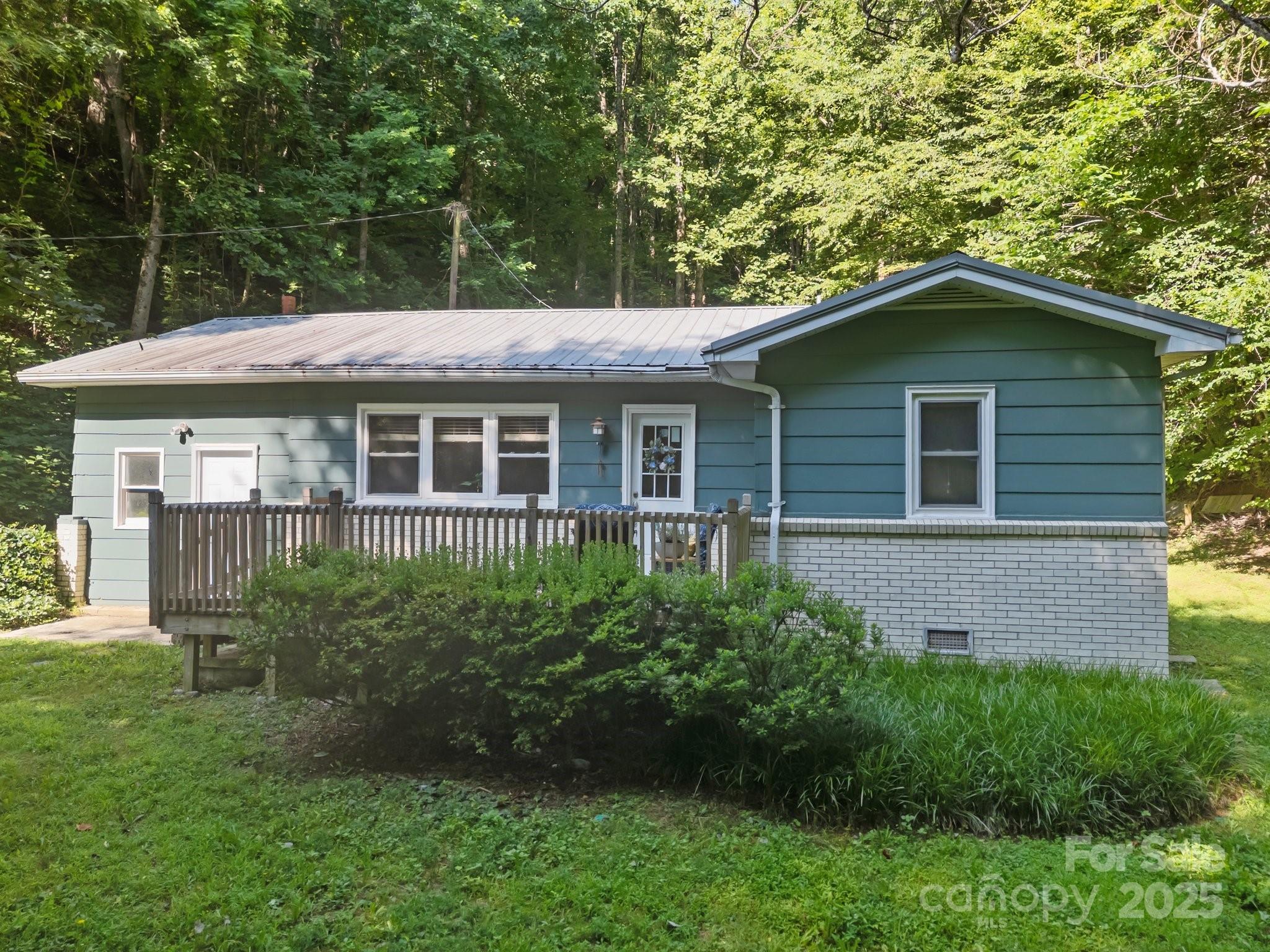 790 Thompson Road Saluda NC 28773