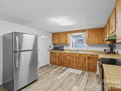 16180 Us Highway 19w Highway Green Mountain NC 28740