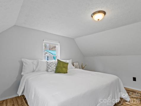 16180 Us Highway 19w Highway Green Mountain NC 28740