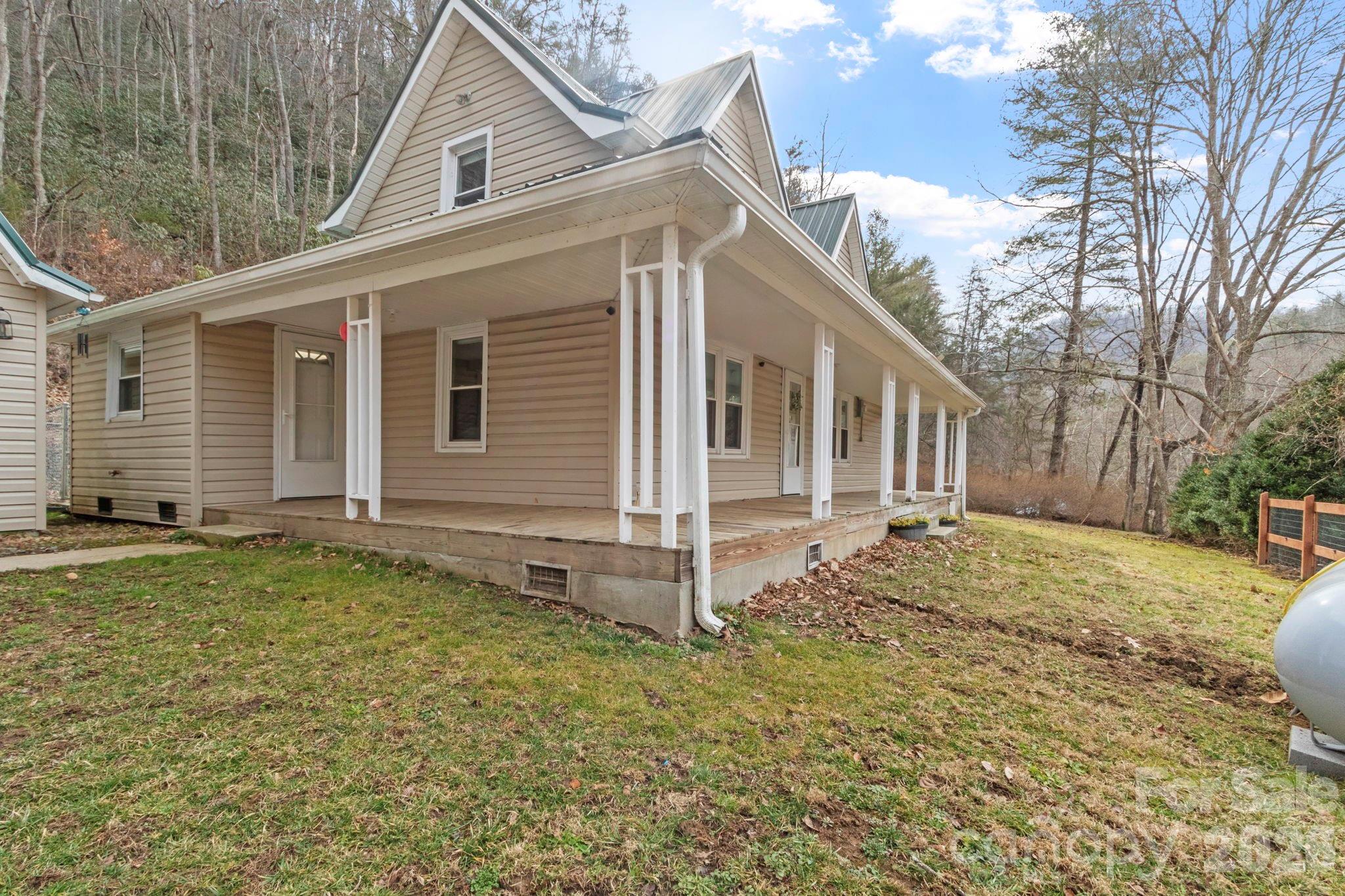 16180 Us Highway 19w Highway Green Mountain NC 28740