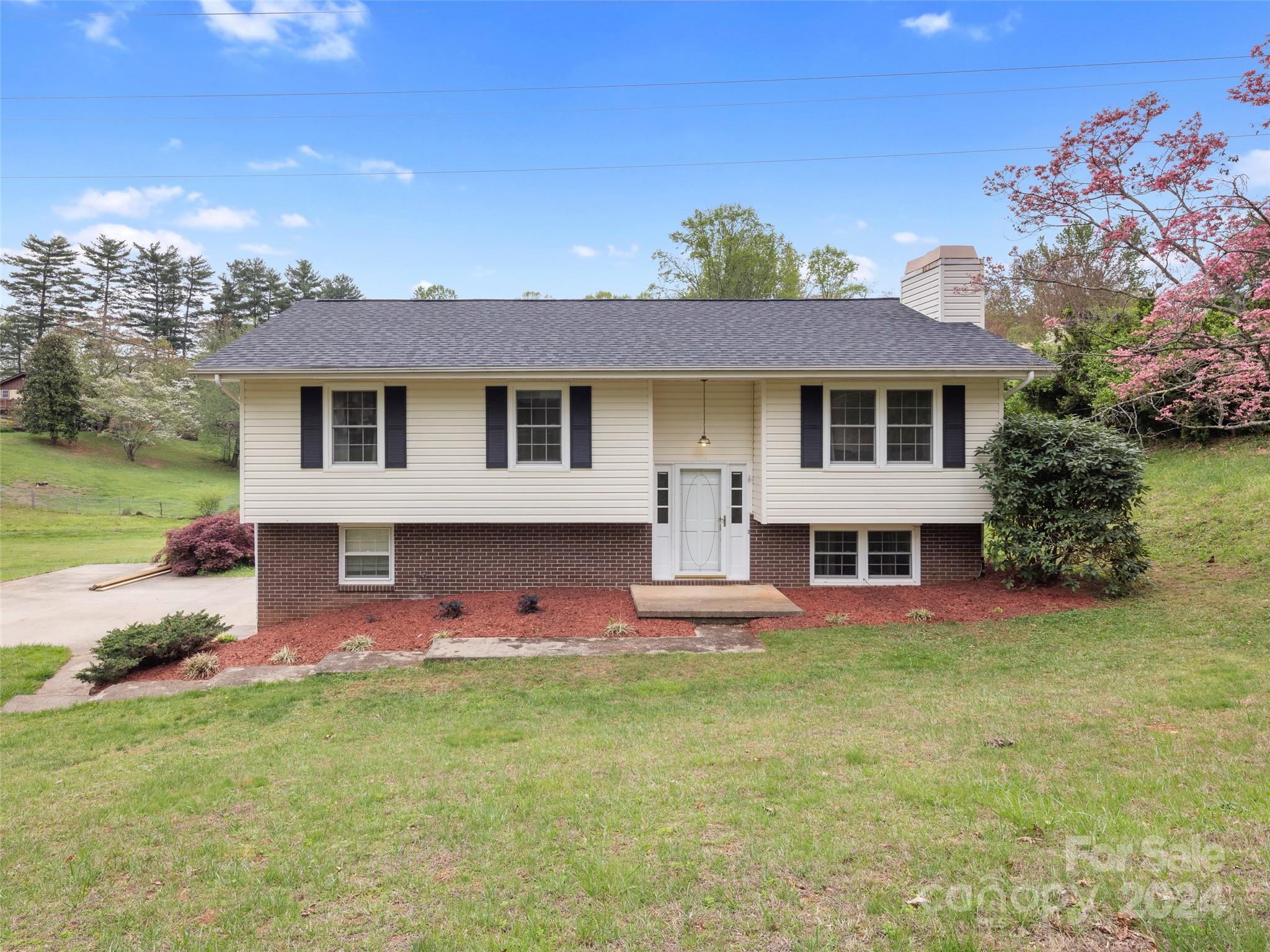 12 Woodfield Road Arden NC 28704