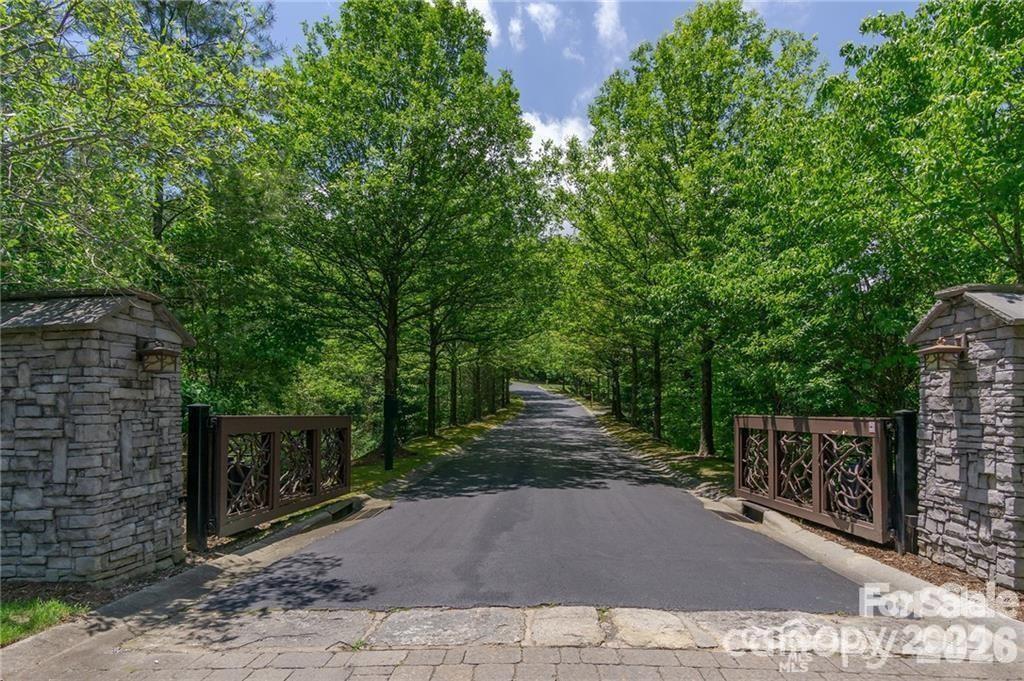 9999 Woodhen Way Horse Shoe NC 28742