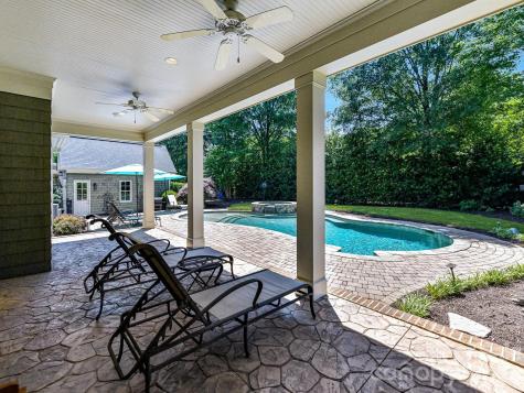 7805 Pemswood Street Charlotte NC 28277