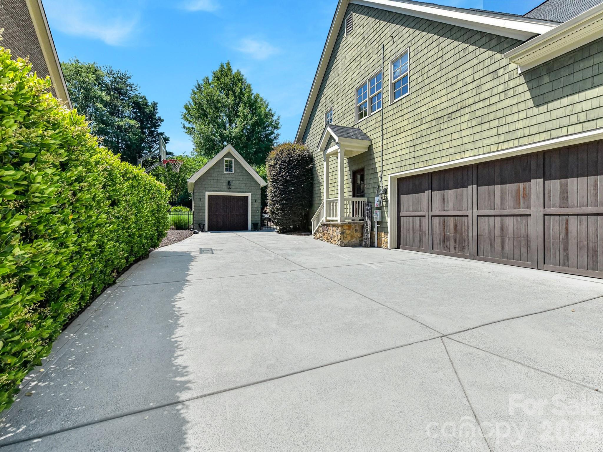 7805 Pemswood Street Charlotte NC 28277