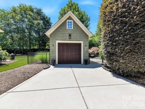 7805 Pemswood Street Charlotte NC 28277