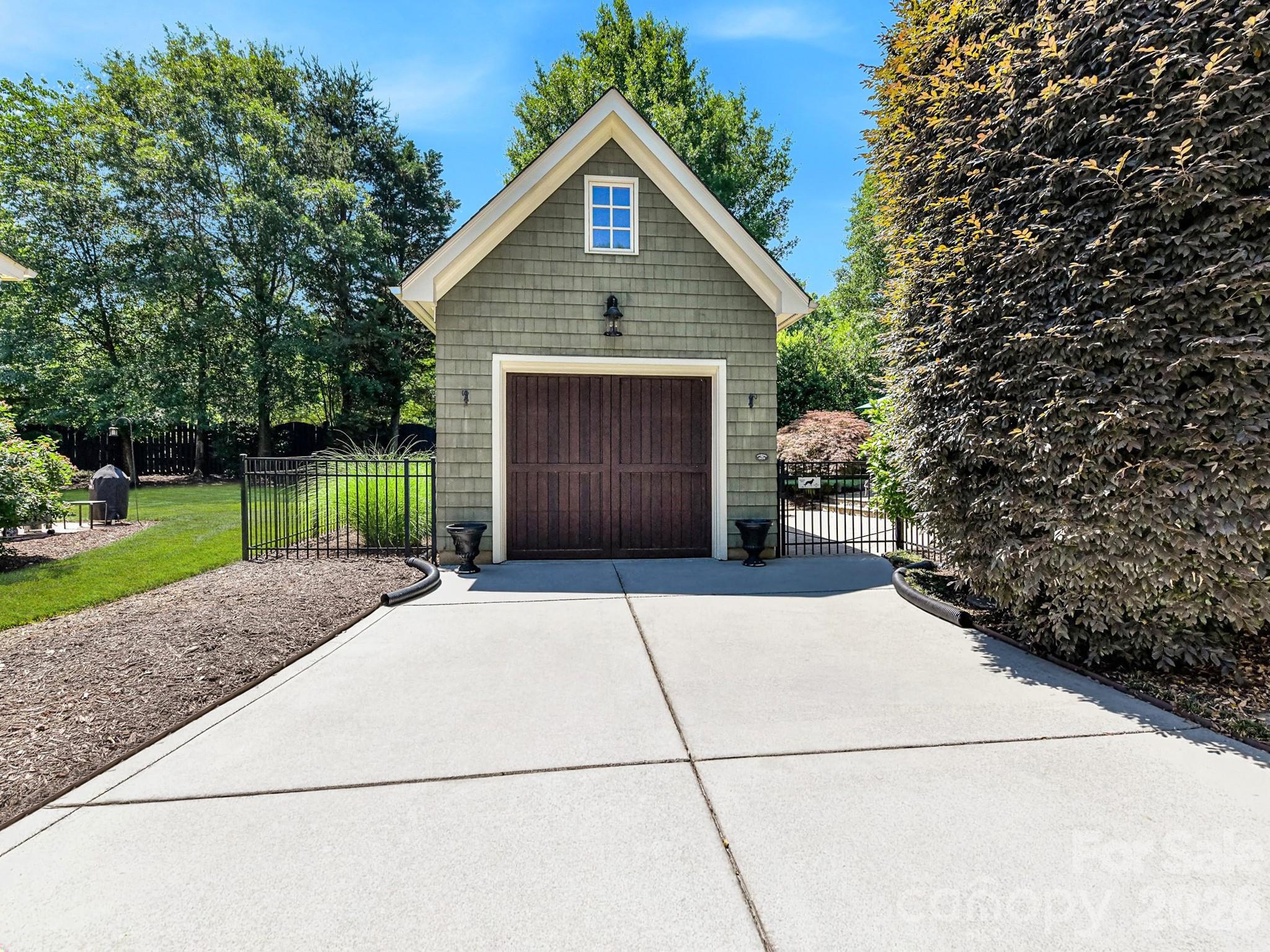 7805 Pemswood Street Charlotte NC 28277