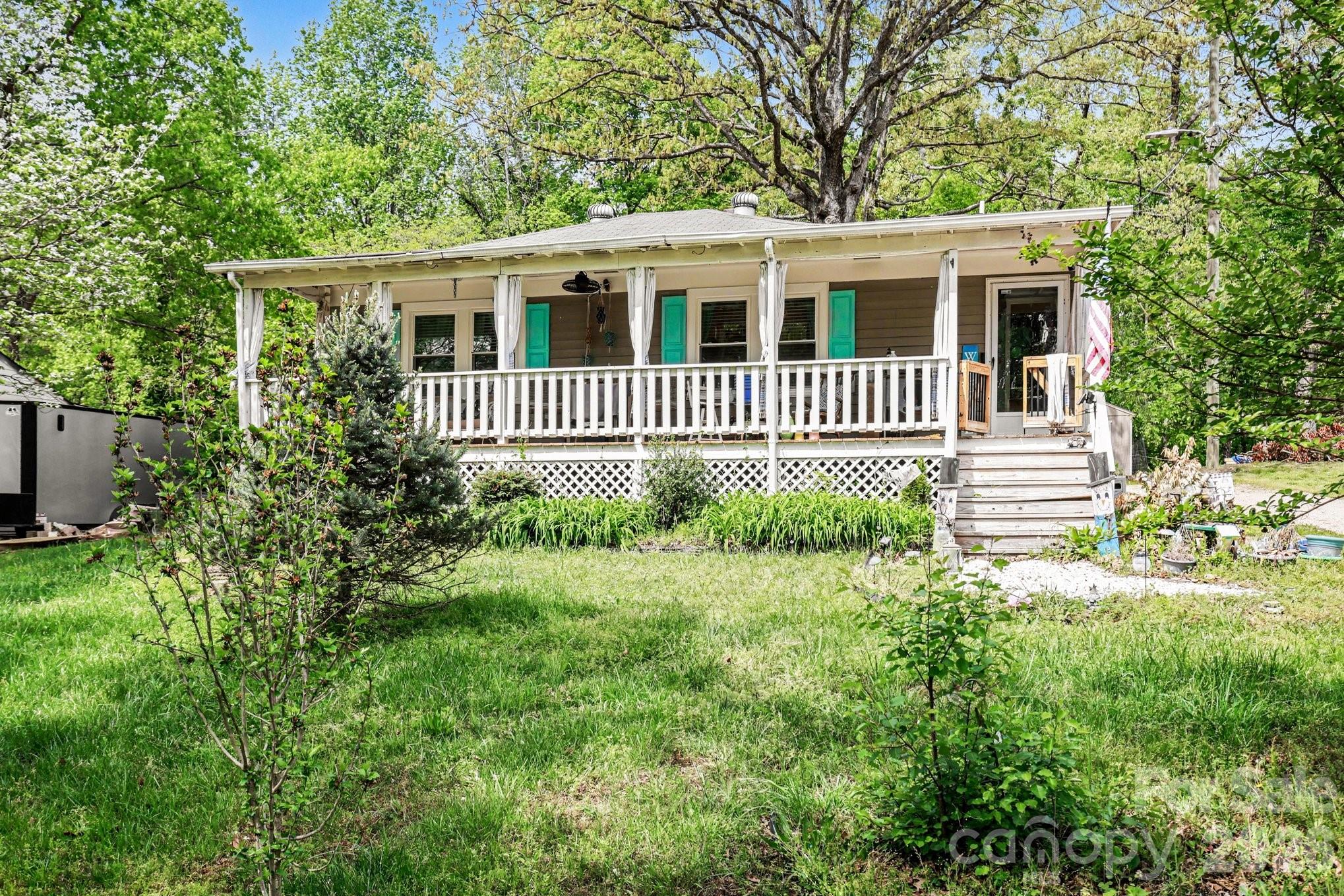 403 Oakdale Avenue Kannapolis NC 28083
